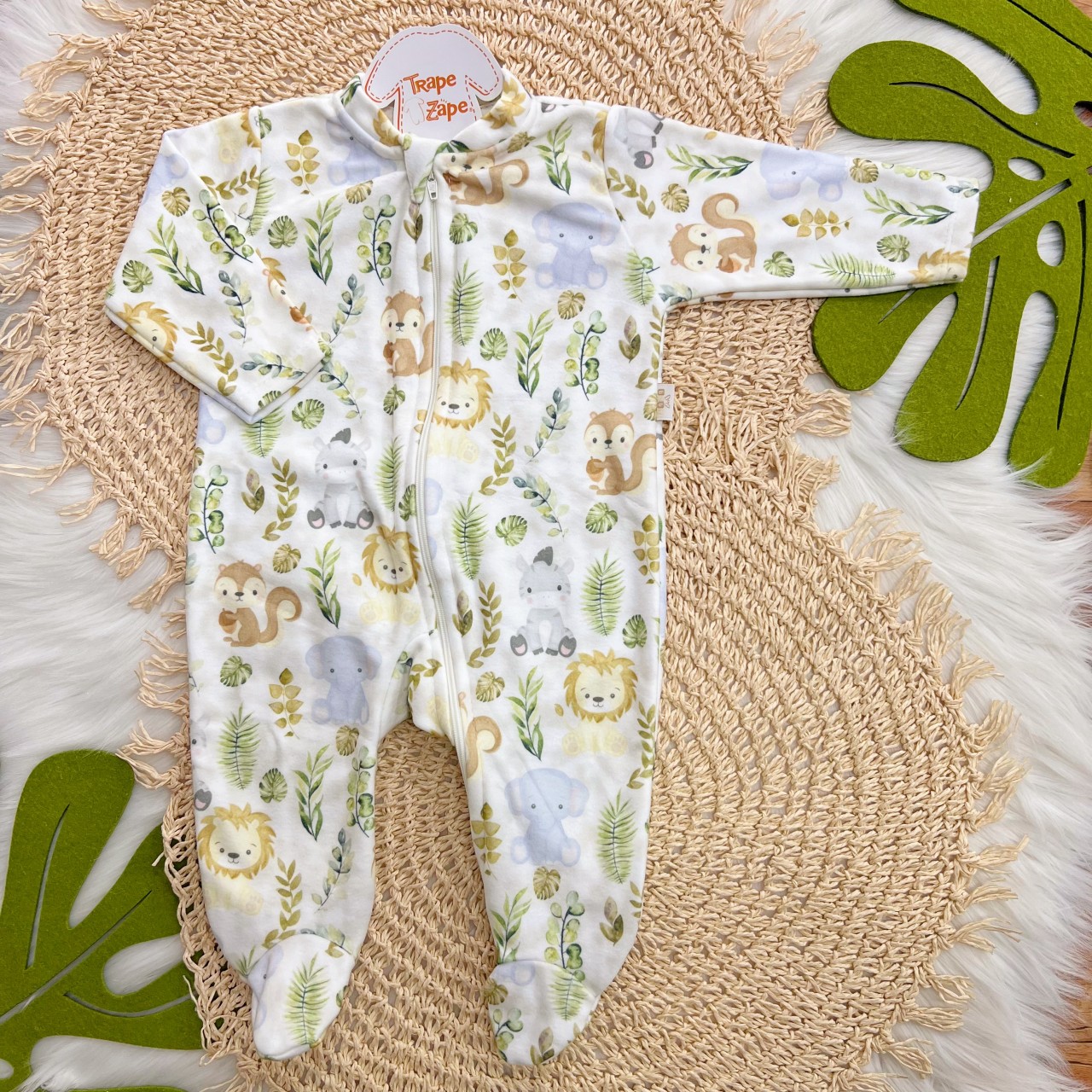 Macacão em Soft com Abertura em Zíper Leãzinho e Safari - Off White e Verde